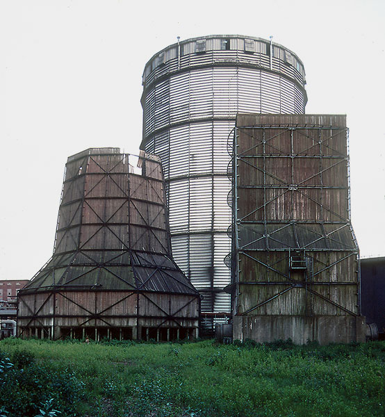 Gasometer und Kühltürme